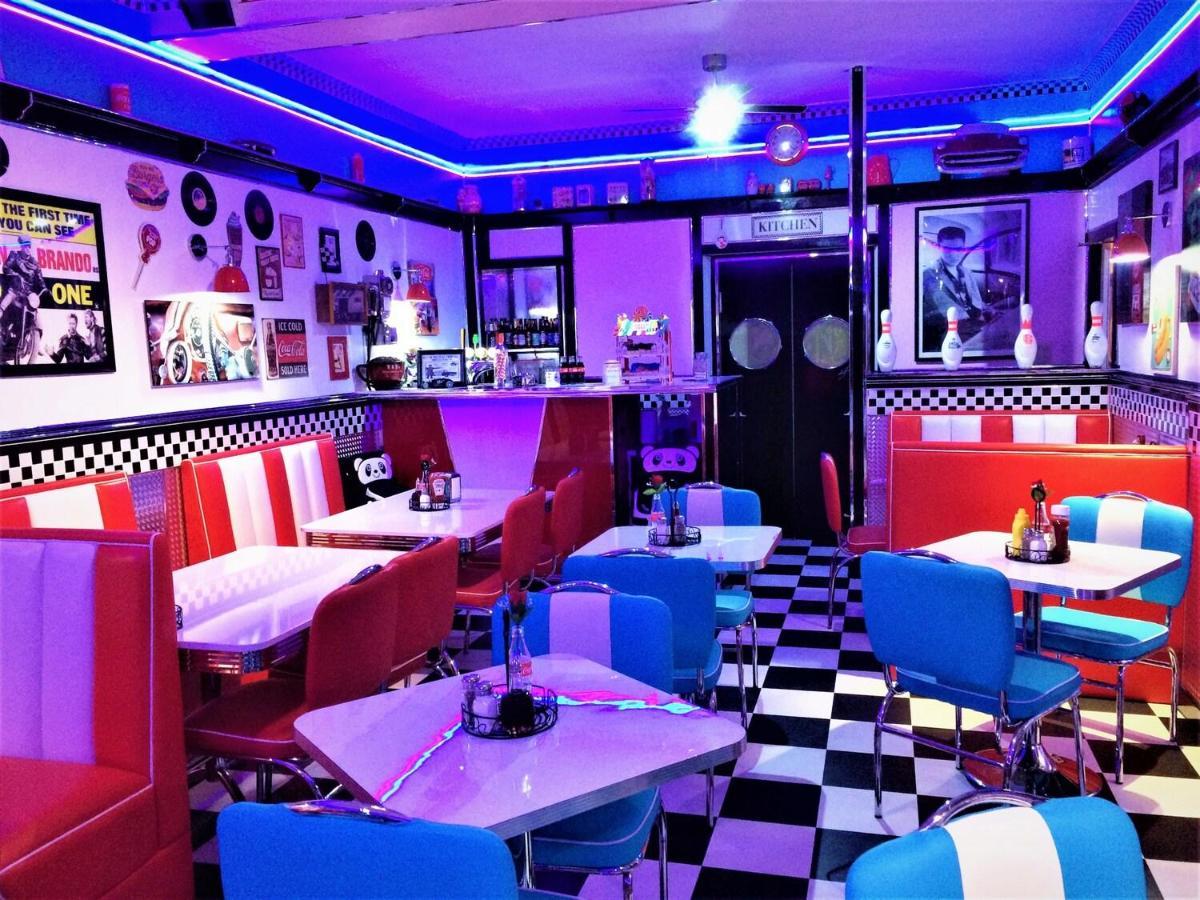 Cadillac Kustomz Hotel - Breakfast Available Rothesay Exteriör bild